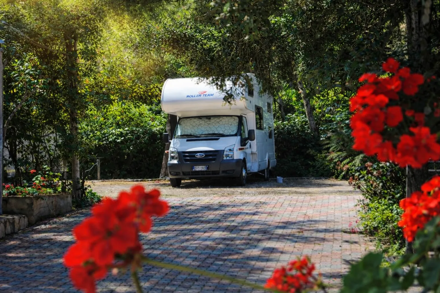 Sosta camper a Vieste - Pizzole ombreggiate nel nostro camping sul Gargano Camping con area camper attrezzata a Vieste sul Gargano