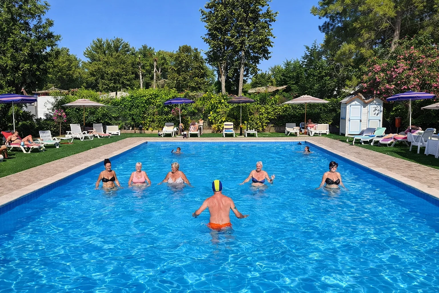 Piscina del villaggio Vieste Marina con animazione e relax nel Gargano